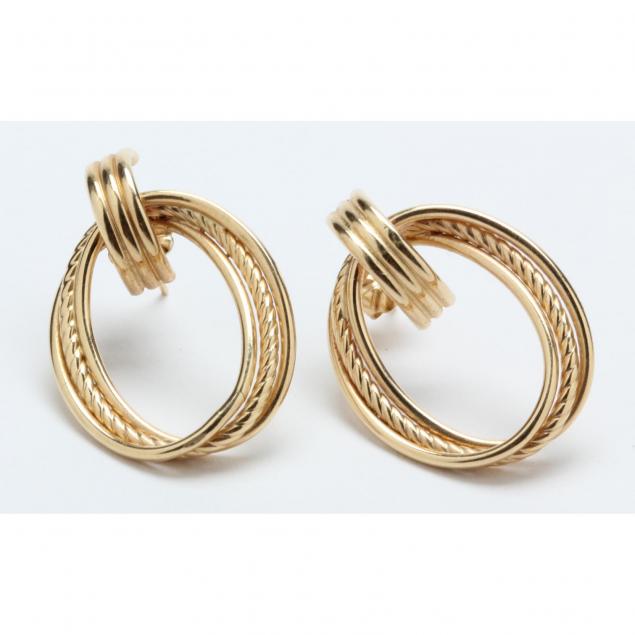 gold-earrings