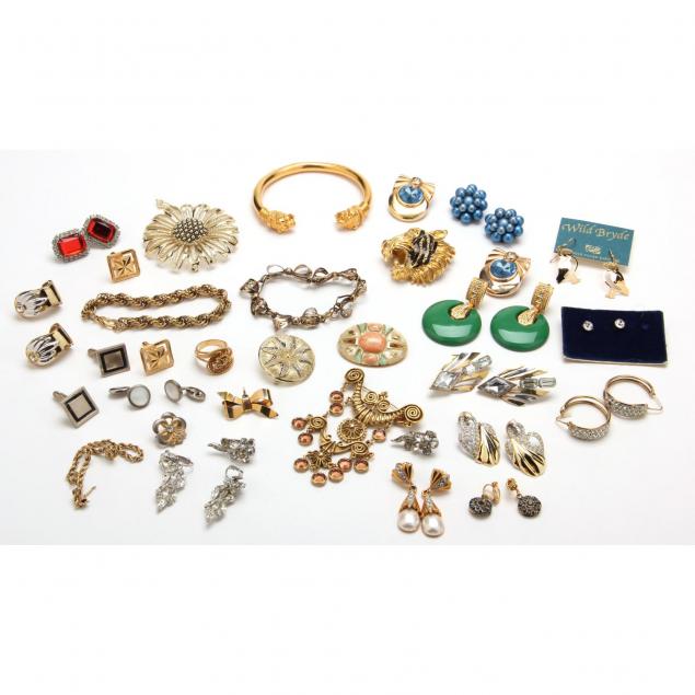 tray-lot-of-fashion-jewelry