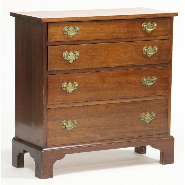 chippendale-style-mahogany-night-stand