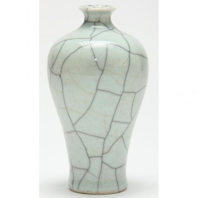 chinese-monochrome-bud-vase