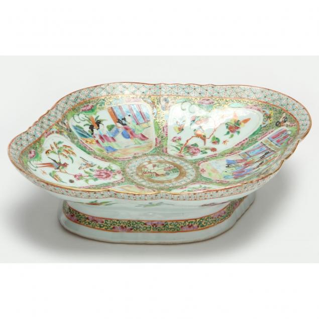 large-chinese-export-porcelain-serving-dish