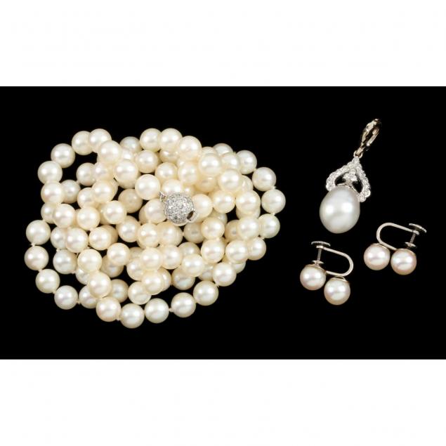 pearl-and-diamond-necklace-with-enhancer-and-earclips