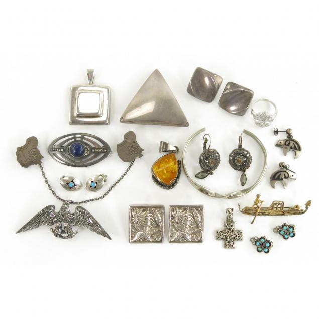assorted-silver-jewelry