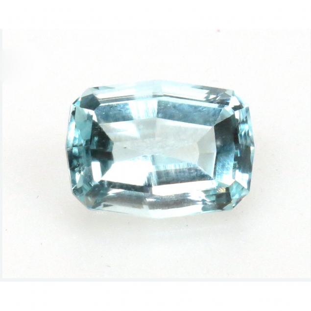 loose-aquamarine-gemstone