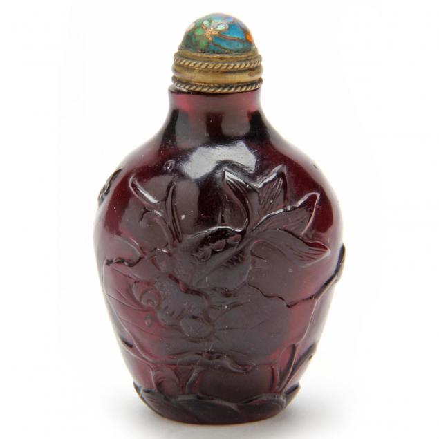 chinese-carved-peking-glass-snuff-bottle