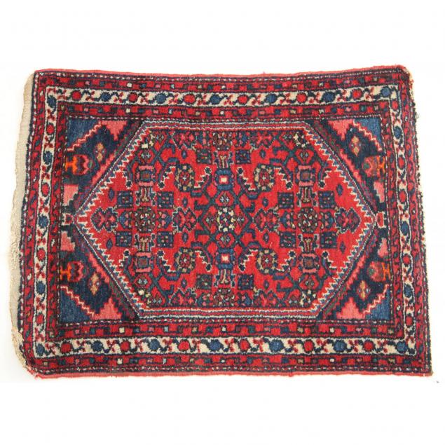 small-hamadan-area-rug