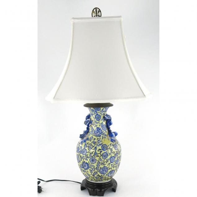 chinese-porcelain-lamp