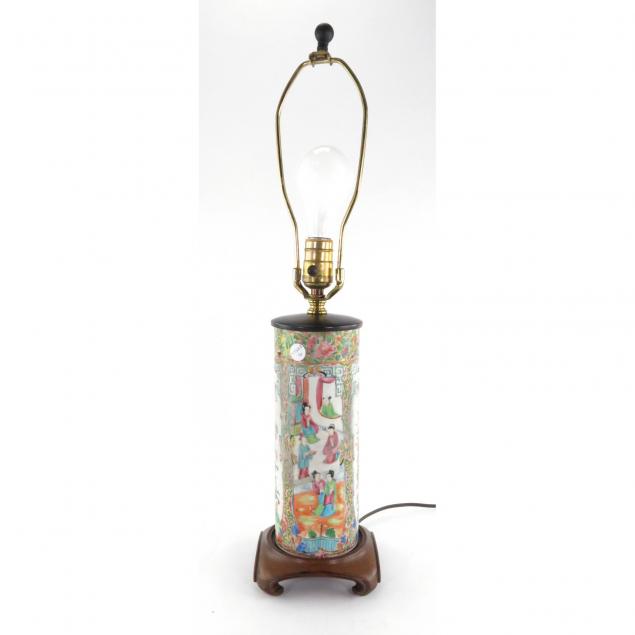 chinese-porcelain-rose-medallion-table-lamp