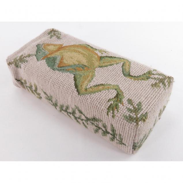 needlepoint-doorstop-with-frog