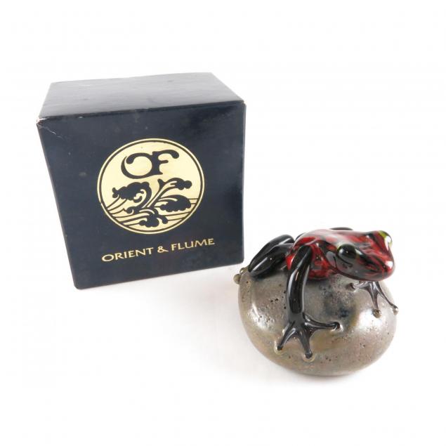 orient-flume-frog-paperweight