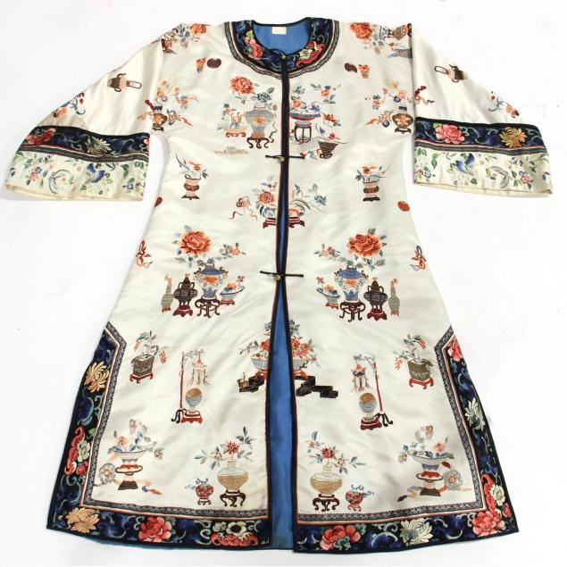 chinese-silk-embroidered-robe