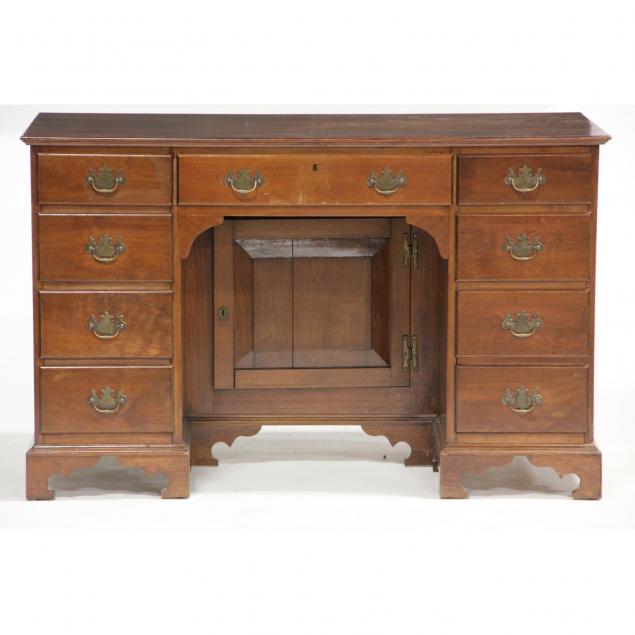 chippendale-style-kneehole-desk