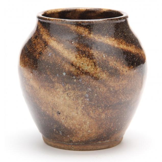 nc-pottery-swirl-vase