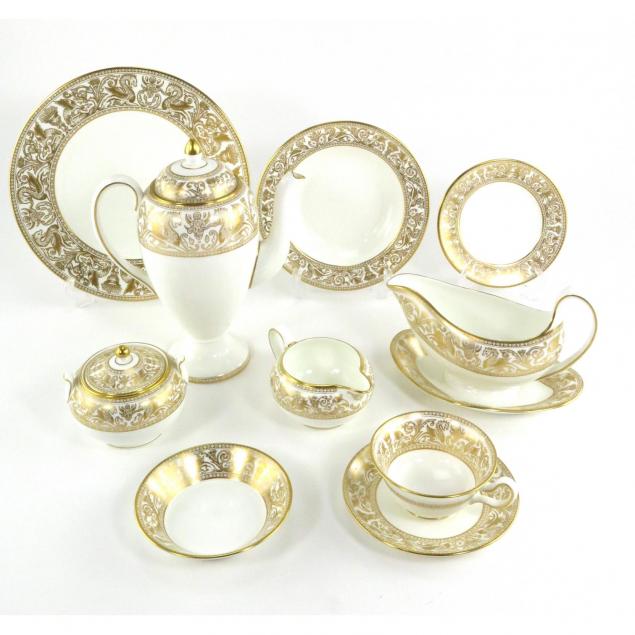 75-pieces-wedgwood-golden-florentine