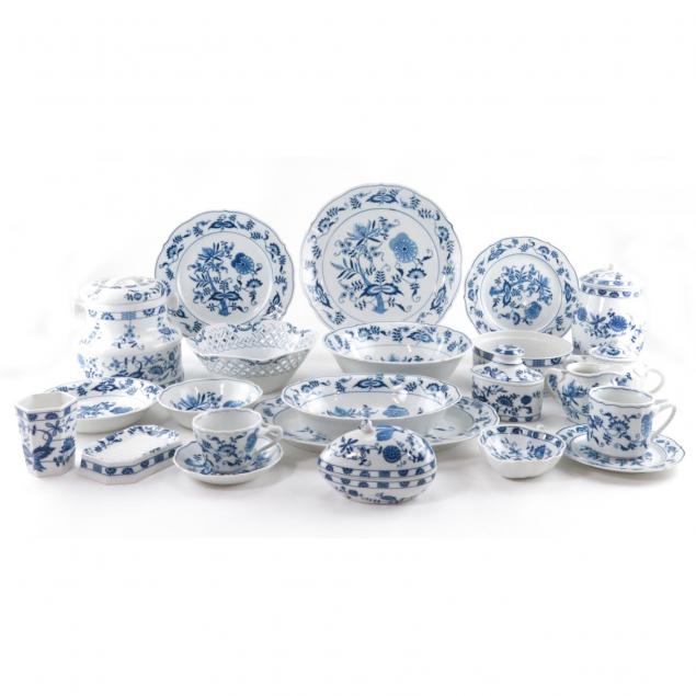 large-set-of-blue-danube-pattern-tablewares
