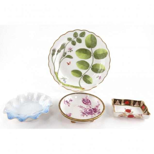 four-porcelain-accessories