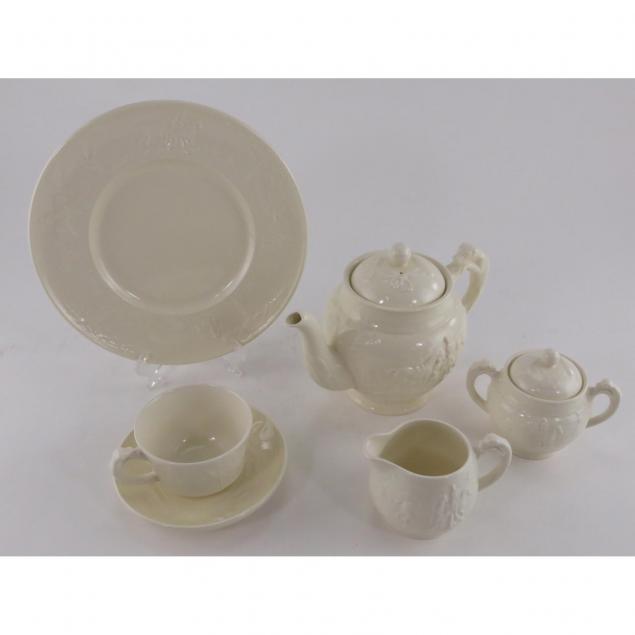 wedgwood-equestrian-motif-tea-set