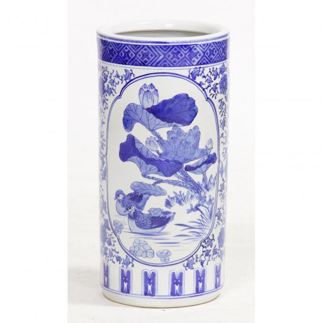 asian-blue-and-white-umbrella-stand