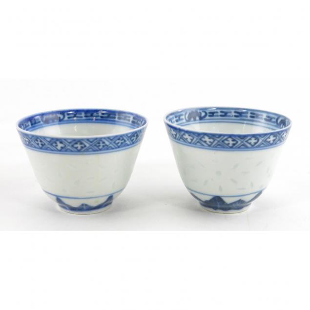 pair-of-chinese-porcelain-tea-bowls