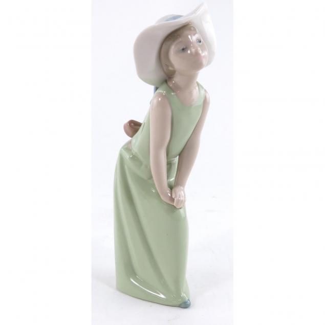 lladro-girl-with-white-hat