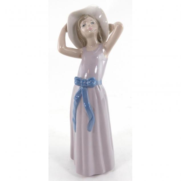 lladro-girl-with-hat-coy