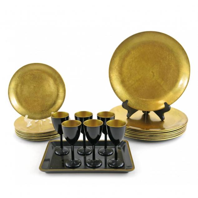 23-piece-lacquered-black-gold-table-set