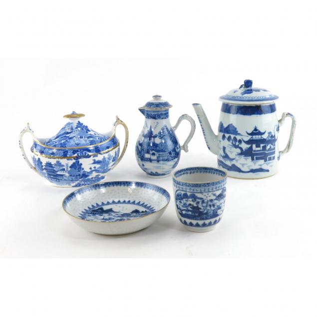 five-pieces-blue-and-white-decorated-porcelain