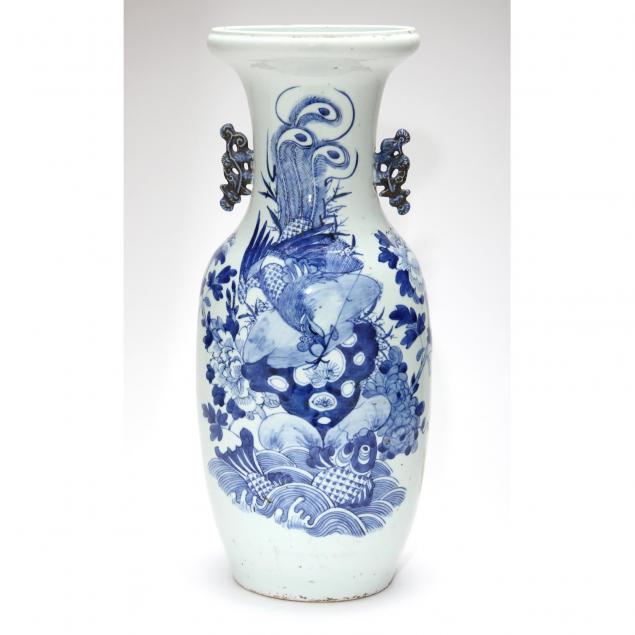 chinese-blue-and-white-palace-vase