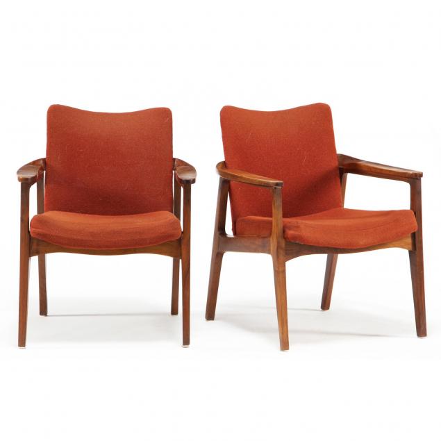 pair-of-mid-century-modern-lounge-chairs