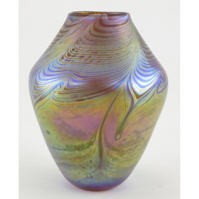 studio-glass-pulled-feather-vase