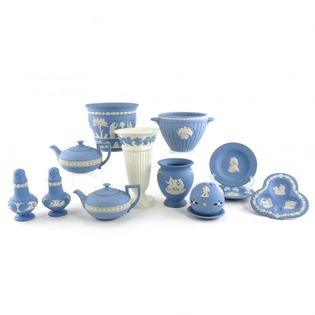 thirteen-pieces-of-wedgwood-porcelain