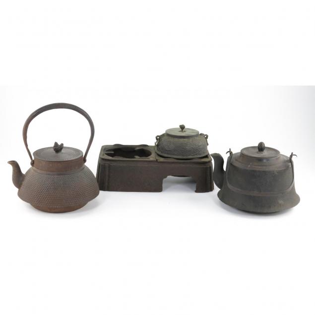 japanese-iron-teapot-grouping