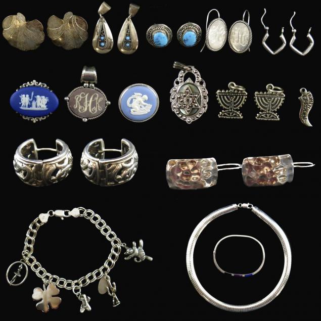 assorted-silver-jewelry