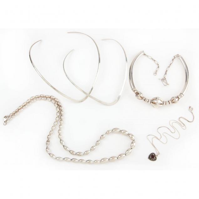 a-silver-jewelry-necklace-grouping