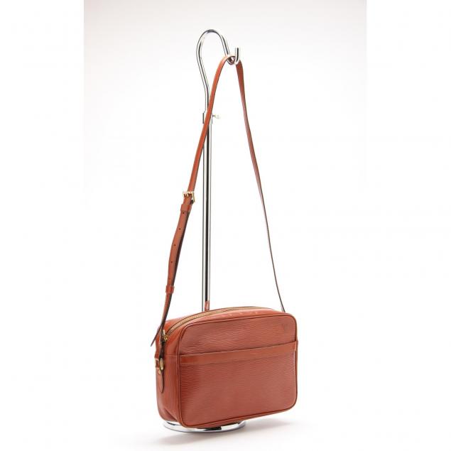 epi-leather-shoulder-bag-trocadero-louis-vuittton