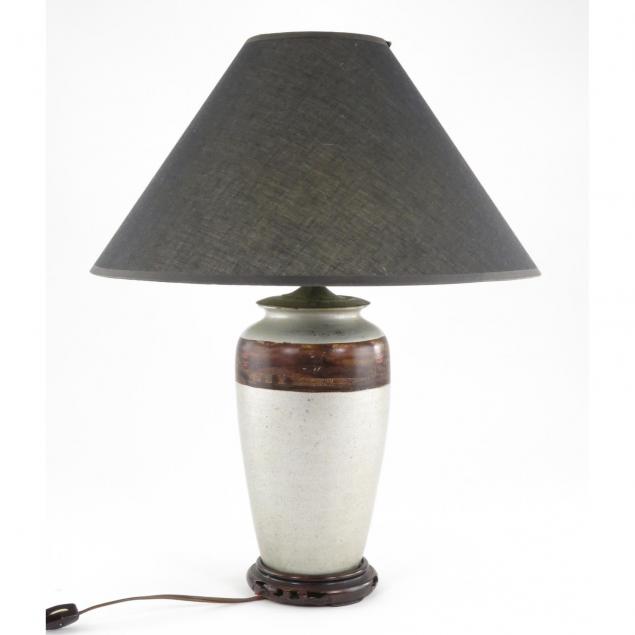 asian-baluster-form-table-lamp