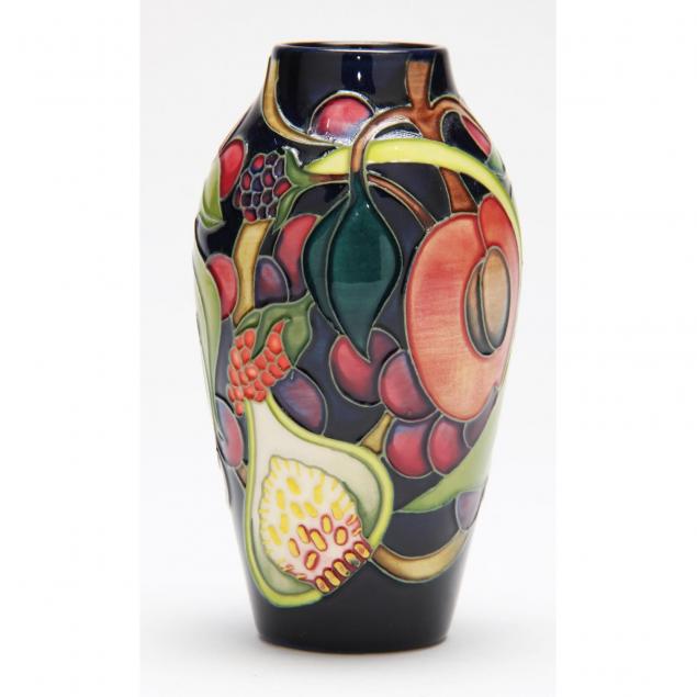 moorcroft-porcelain-vase-queen-s-choice