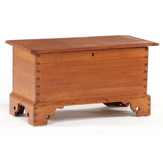 southern-diminutive-dovetailed-blanket-chest