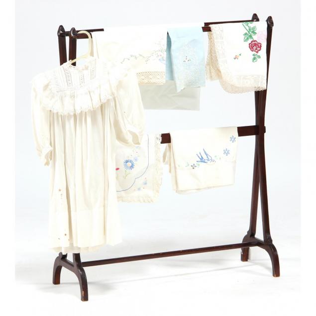 quilt-rack-with-assorted-linens