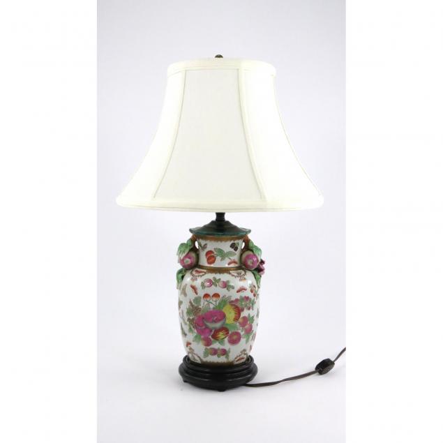 chinese-export-style-porcelain-boudoir-lamp