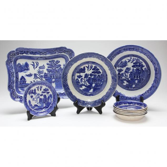 nine-pieces-of-blue-willow-pottery
