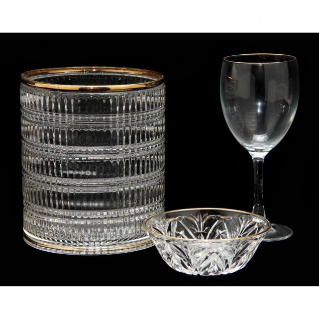 gold-rimmed-glass-table-accessories