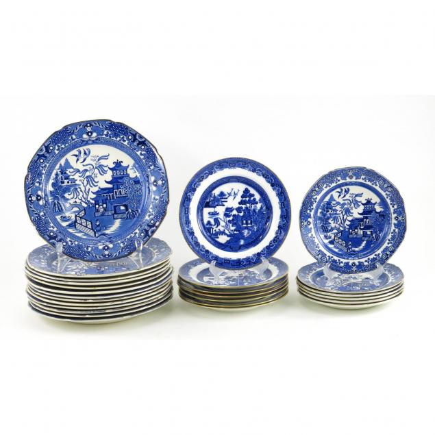 assorted-blue-willow-pattern-porcelain