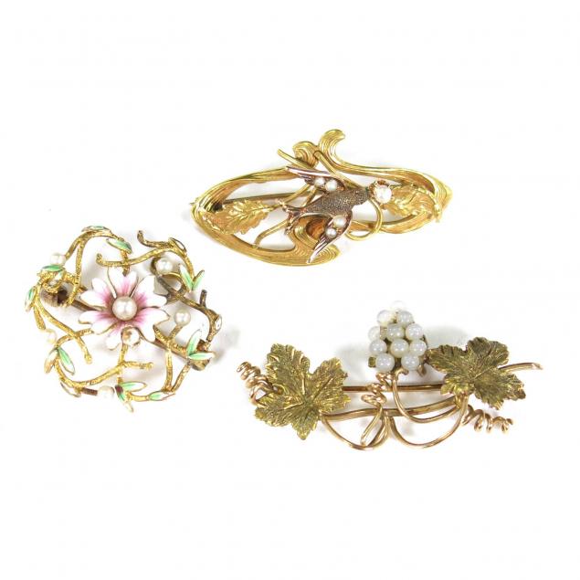 three-vintage-gold-brooches