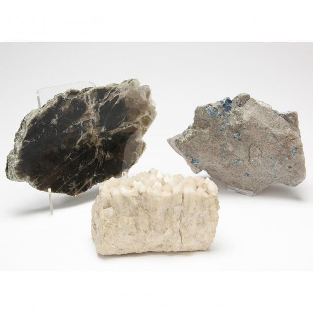 mica-quartz-crystals-and-an-unidentified-blue-mineral