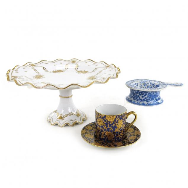 a-blue-and-gold-porcelain-grouping