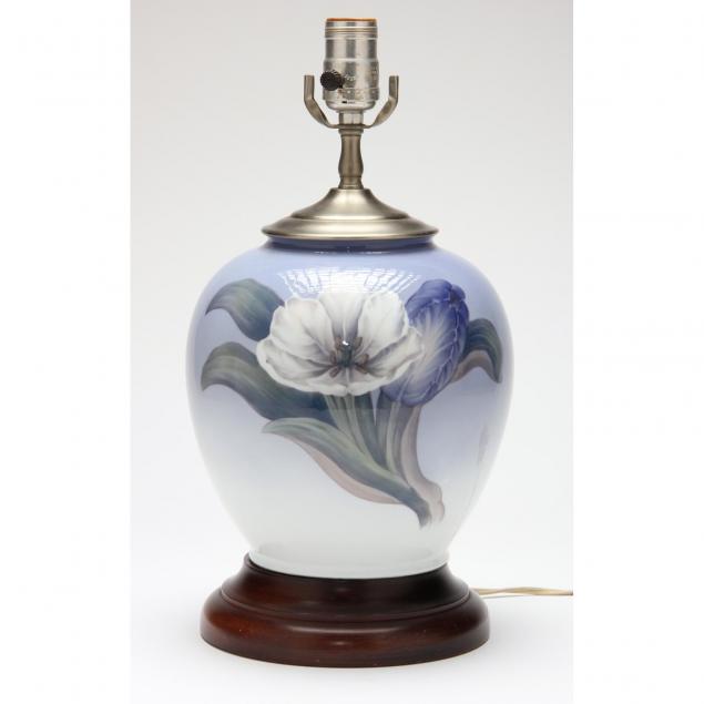 royal-copenhagen-tulip-decorated-table-lamp