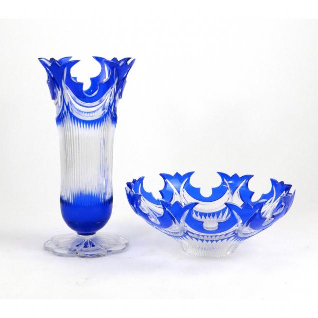 contemporary-art-glass-vase-and-center-bowl