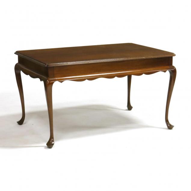 queen-anne-style-occasional-table