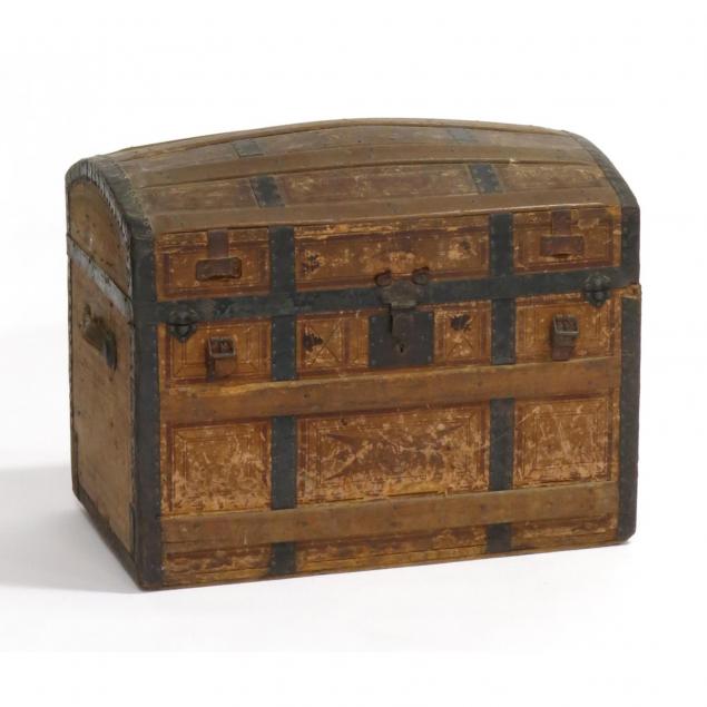 antique-dome-top-trunk